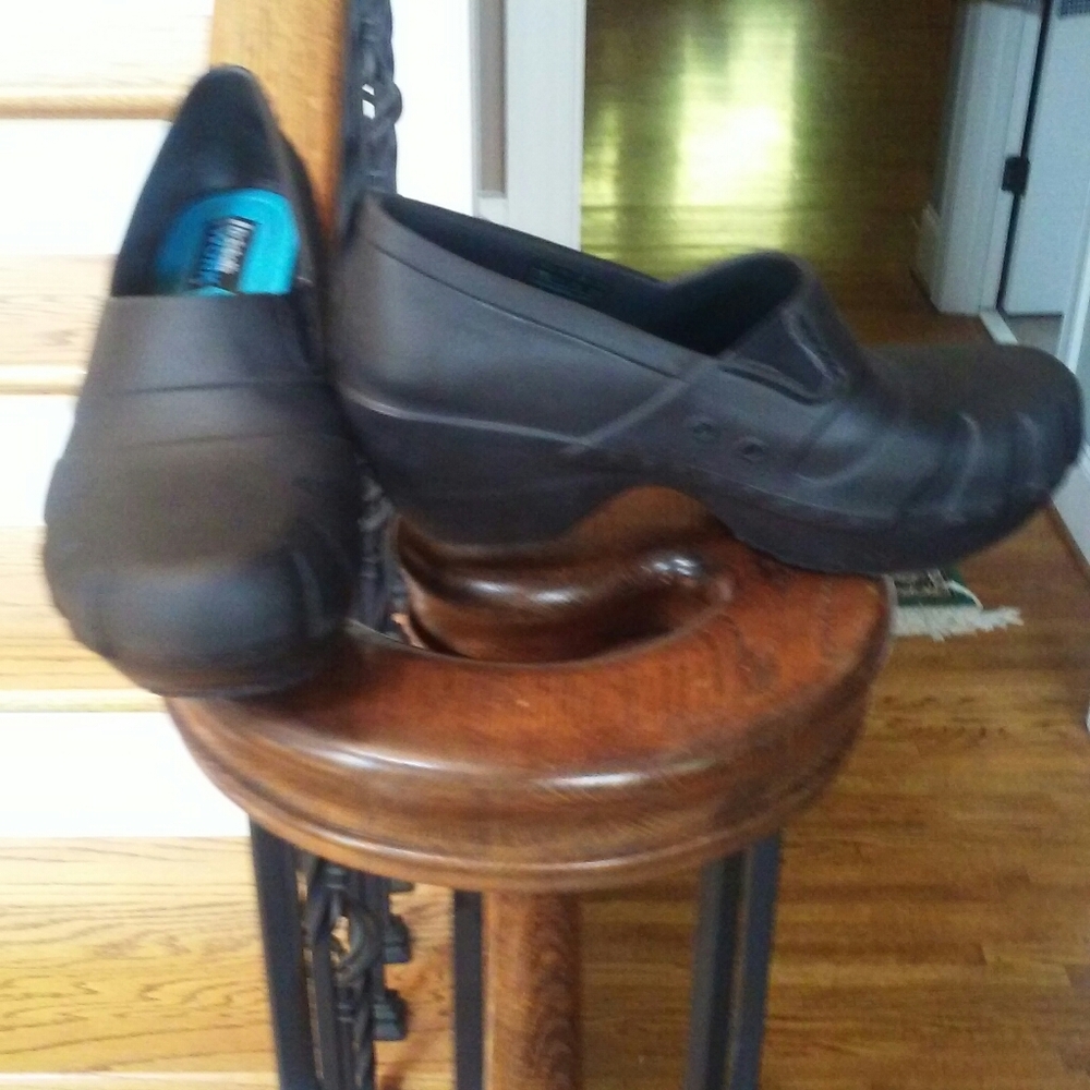 Black work clogs
